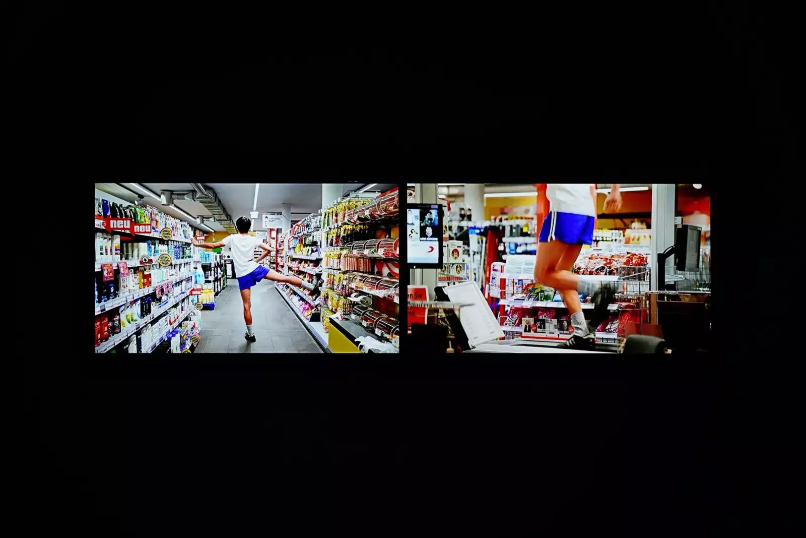 致穎，《慢跑》，2014年，雙頻道錄像，1分鐘循環播放。照片：張君懿提供。